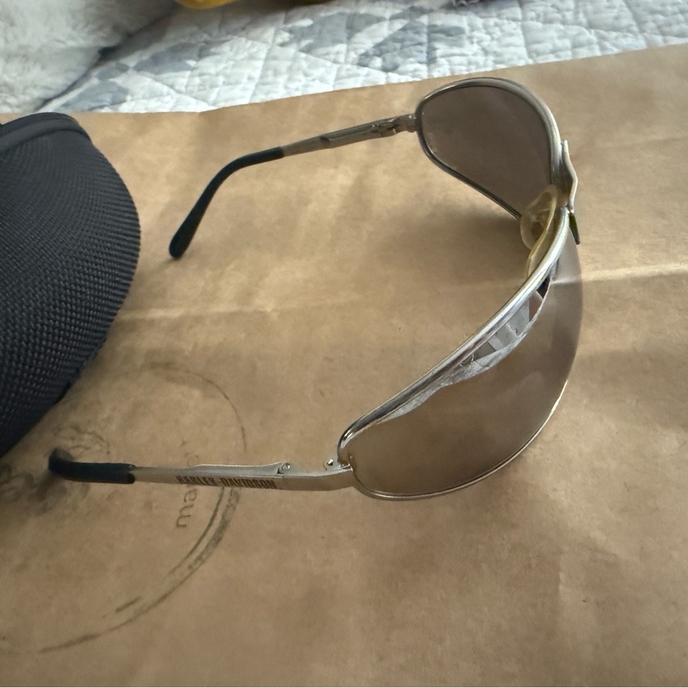 Silver Mirrored Wrap Sunglasses Harley Davidson with hard case - Picture 5 of 5